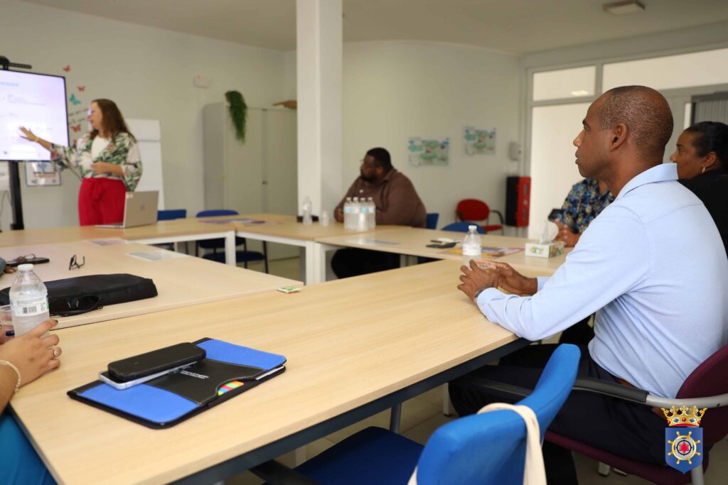 GEZAGHÈBER SOLIANO A BISHITA DIFERENTE ORGANISASHONNAN SOSIAL