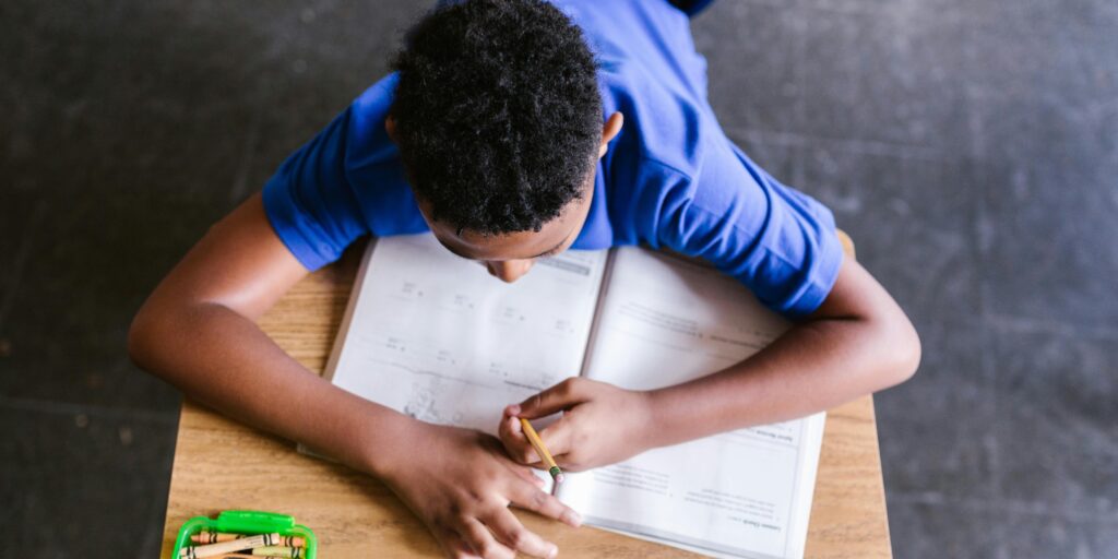 TRAHA HUNTU RIBA LUGÁ DEN ENSEÑANSA NA BONEIRU