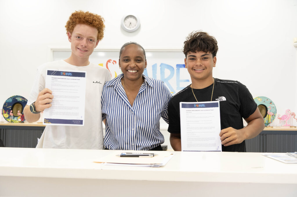 TCB TA FIRMA MOU KU AMADO VRIESWIJK, ARXON GOMPERTS I TYCHO SMITS KOMO EMBAHADOR LOKAL DI BONEIRU PA AÑA 2026