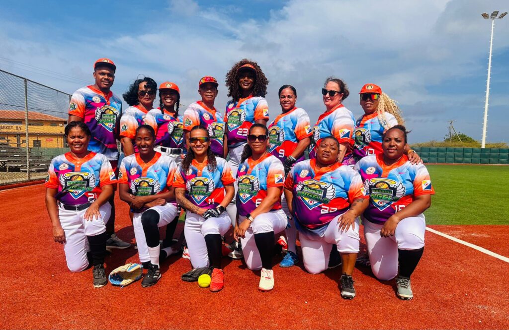 BONAIRE ANGELS TA ORGANISÁ 13 EDISHON `CARIBBEAN WOMEN 35+ SOFTBALL TOURNAMENT`