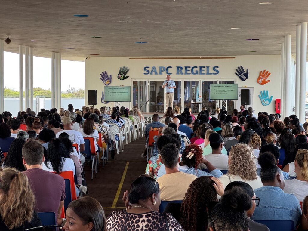 CARIBBEAN MAAKT ZICH OP VOOR GROTE WEEK VOL ONDERWIJS, LEIDERSCHAP EN BRAINPOWER NEGENDE EDITIE VAN HET NATIONAAL ONDERWIJS CONGRES CARIBBEAN KRIJGT IN 2026 UITBREIDING MET EERSTE MANAGEMENTCONFERENTIE CARIBBEAN