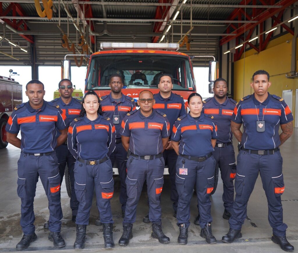 NUEBE BOMBERO TA KOMPLETÁ E PROMÉ PARTI DI E KURSO DI SHOFÙR DI TRÙK DI BOMBERO